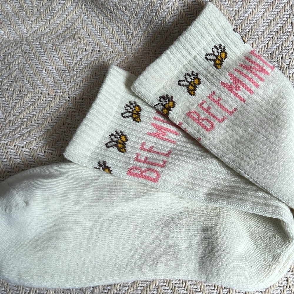 Disney Bee Mine Ivory Socks NWOT Size 8/10 - Picture 5 of 5